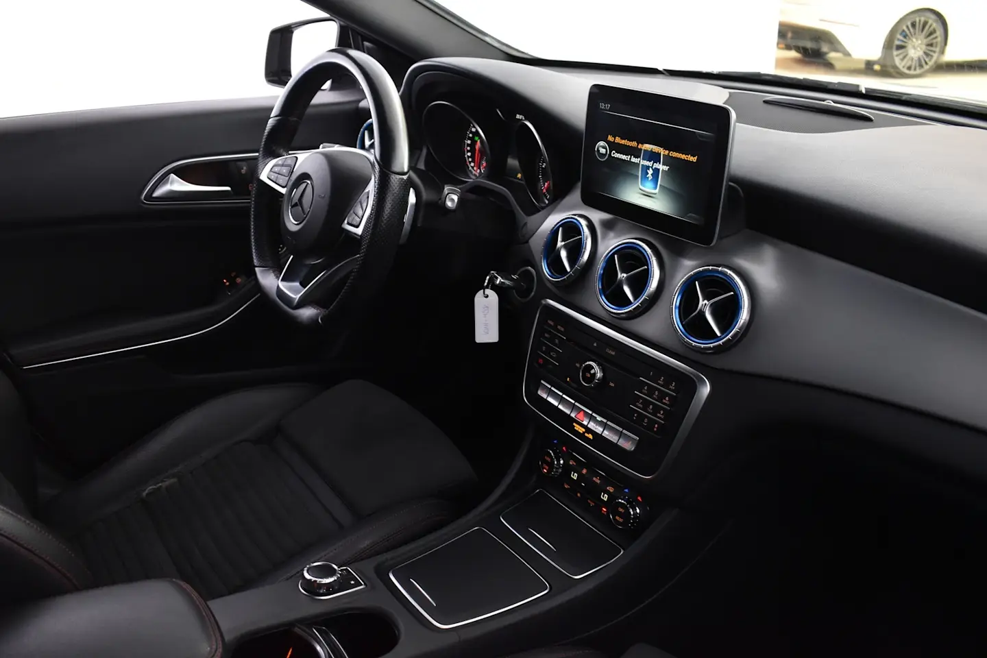 Car Image - 5519LIvKoRxemT8ng49VFc