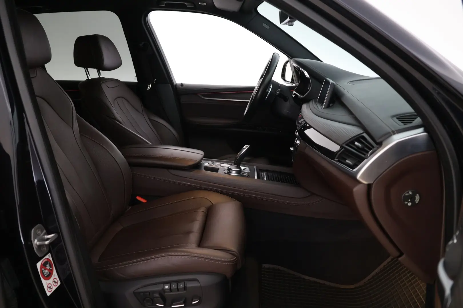Car Image - 5b6iIfta3ysmhwkKdyELAI