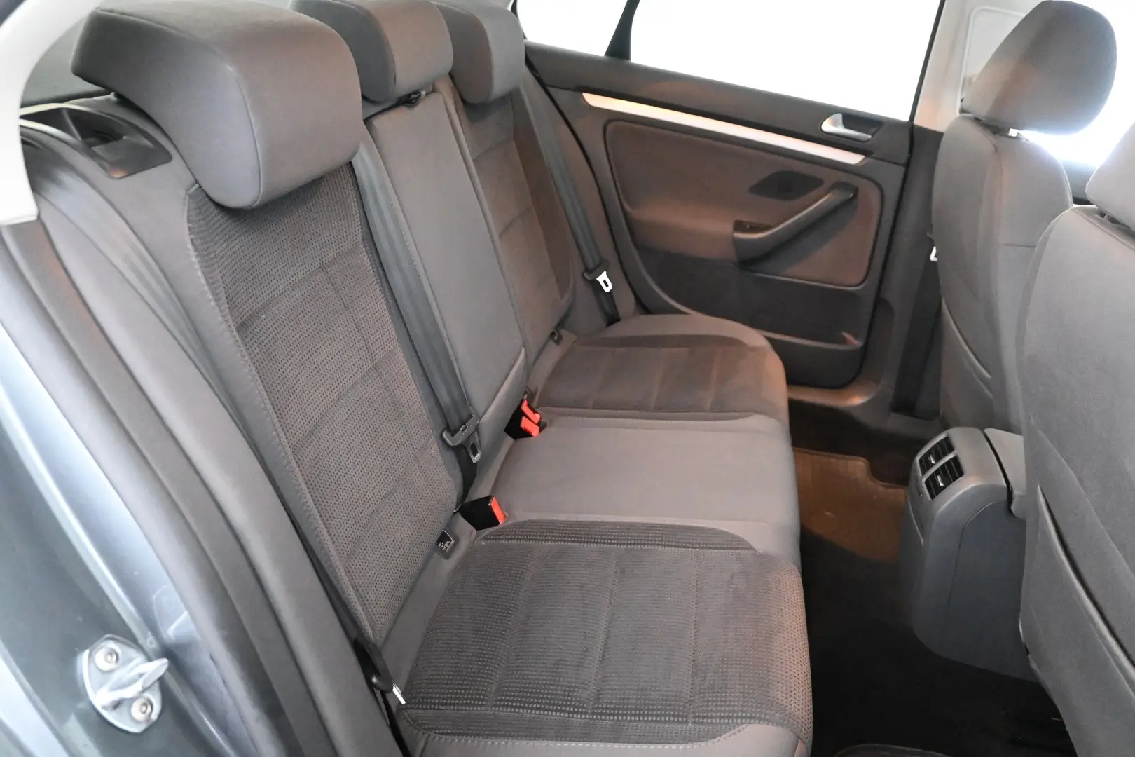 Car Image - 7lxn6QdnNDs6wZlo2qVucM