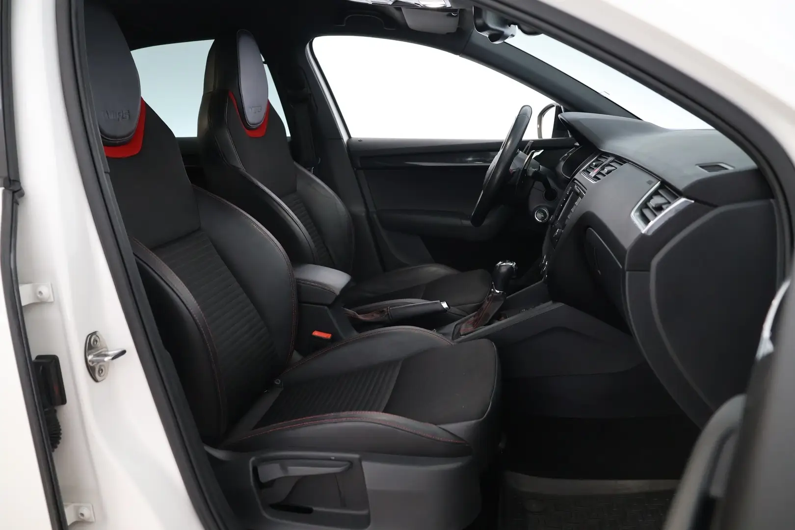 Car Image - 1U2OldLB3AUryLk1RPWrc7
