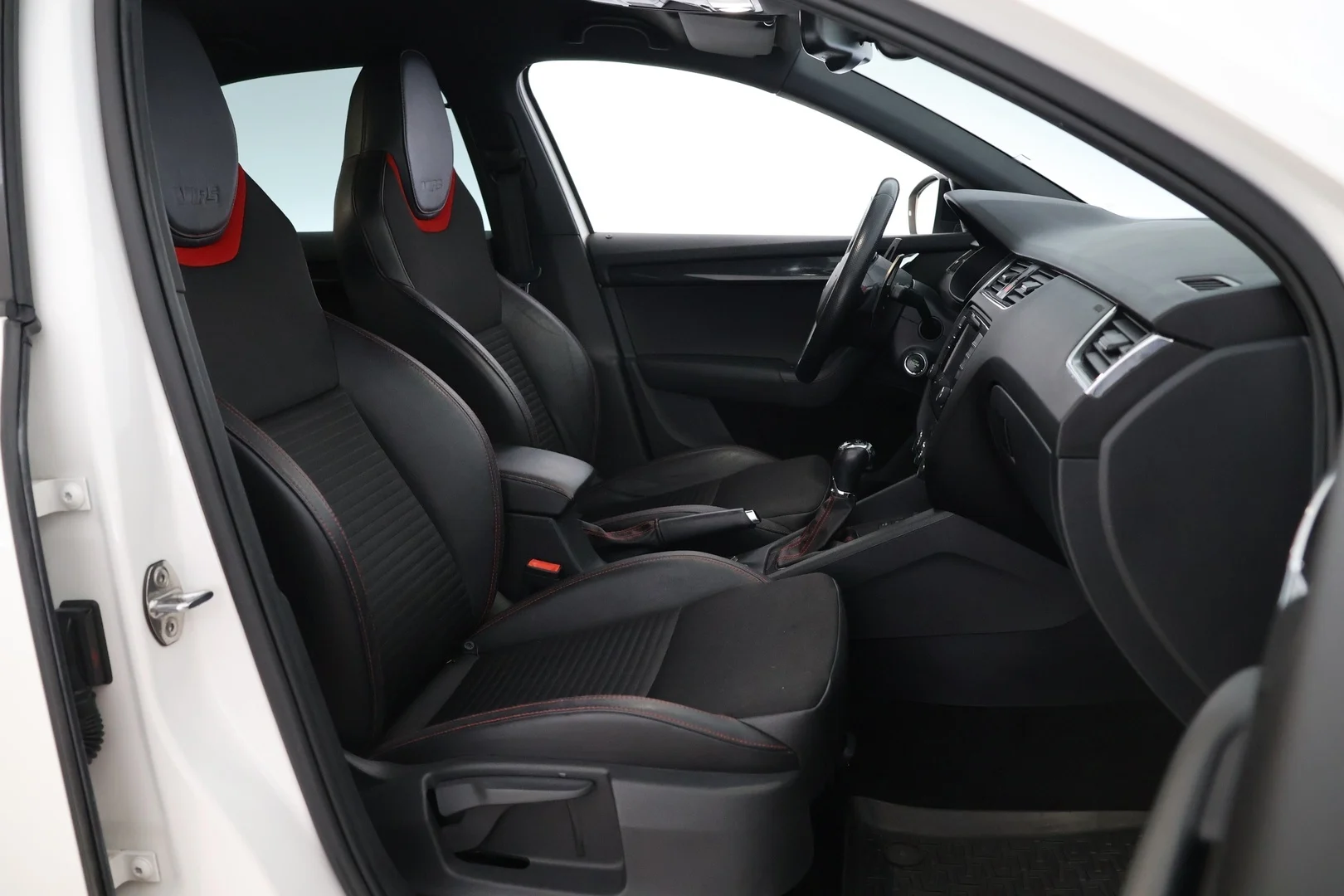 Car Image - 1U2OldLB3AUryLk1RPWrc7