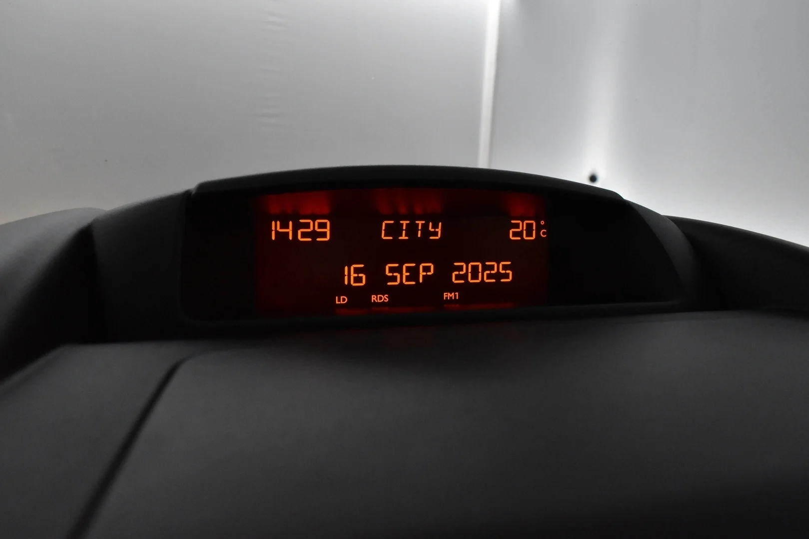 Car Image - 5YYv9ix5ENtkdeYH74uKOK