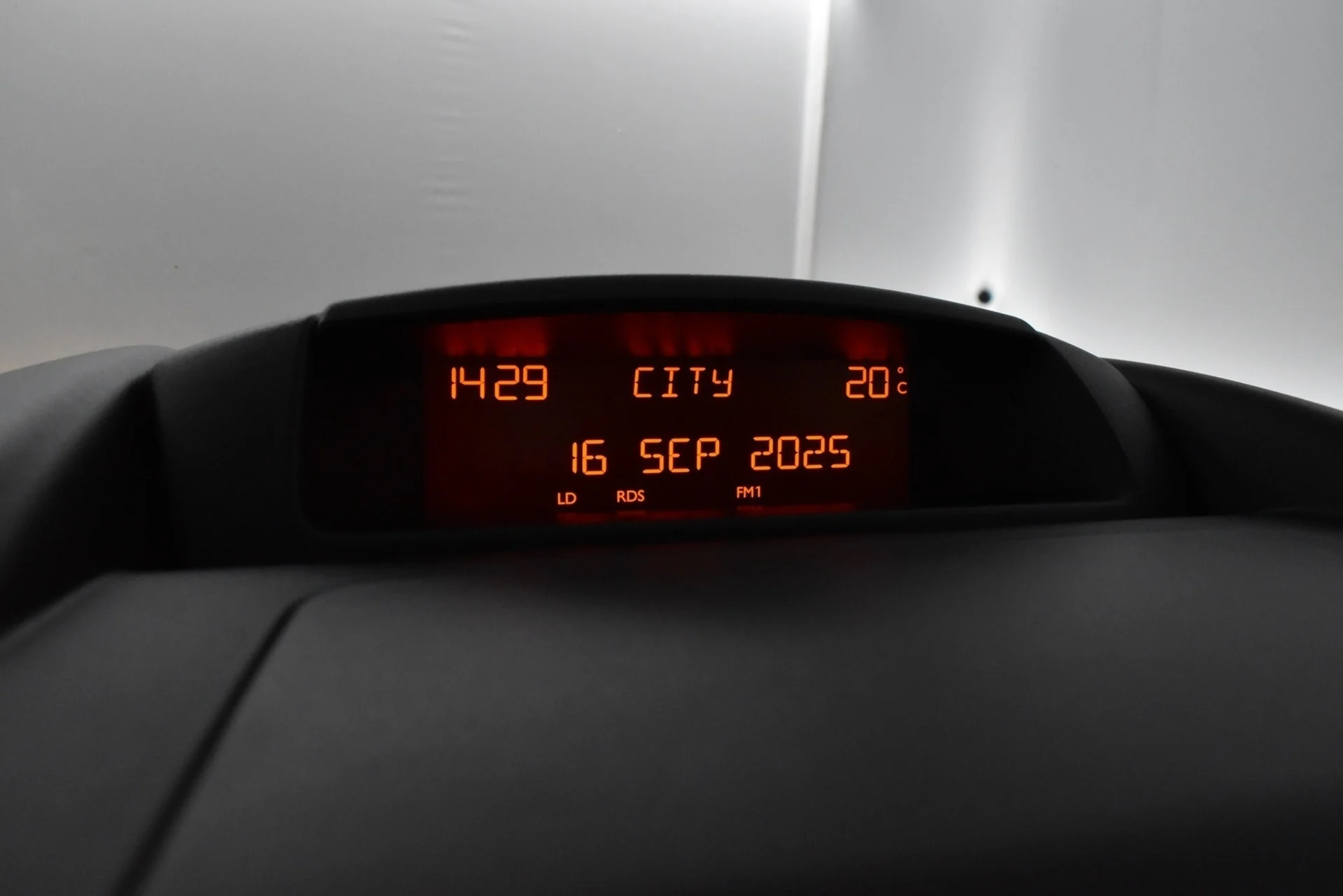 Car Image - 5YYv9ix5ENtkdeYH74uKOK