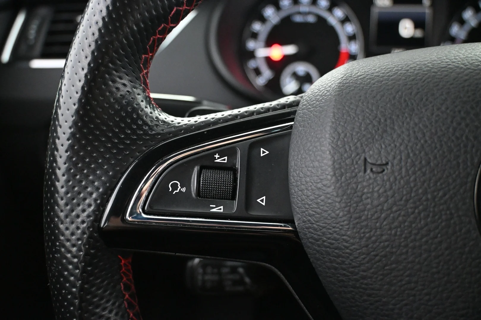 Car Image - 7LF5TmaZ5uQveIhhu1GtQu