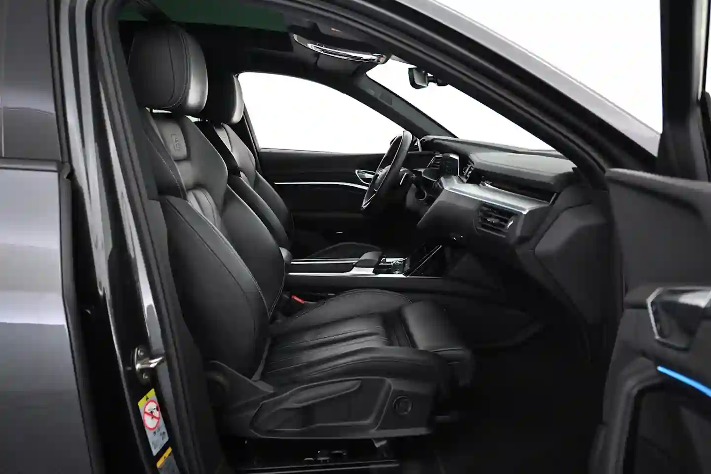 Car Image - 13qKRl2OPLxgjSBJBgMV9z