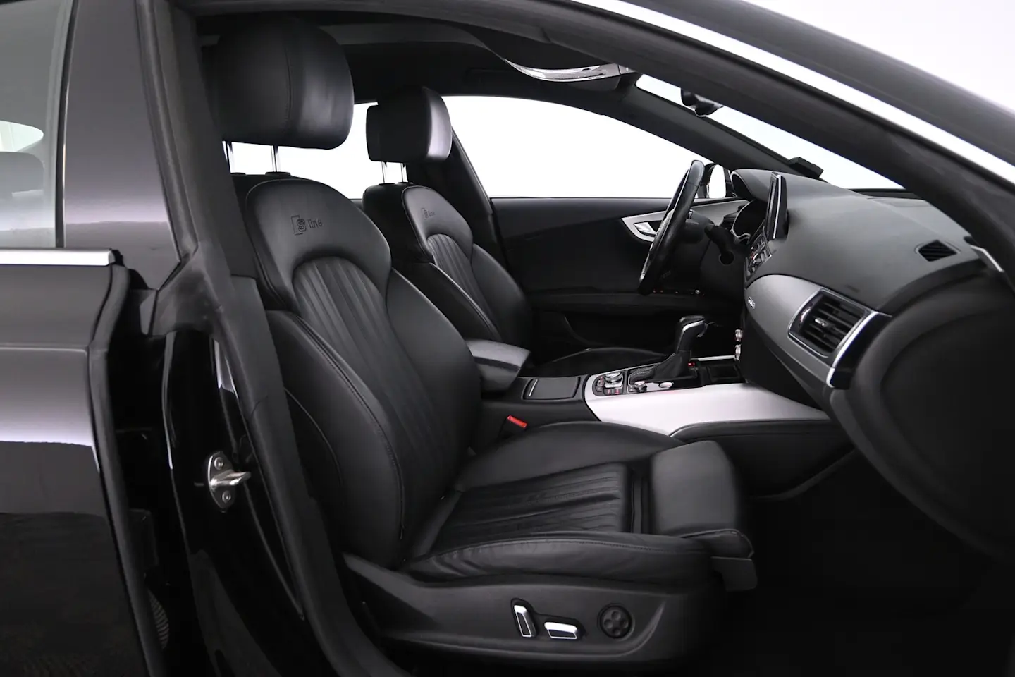 Car Image - 4vZA4TXxZTKUvXRzIKnhdy
