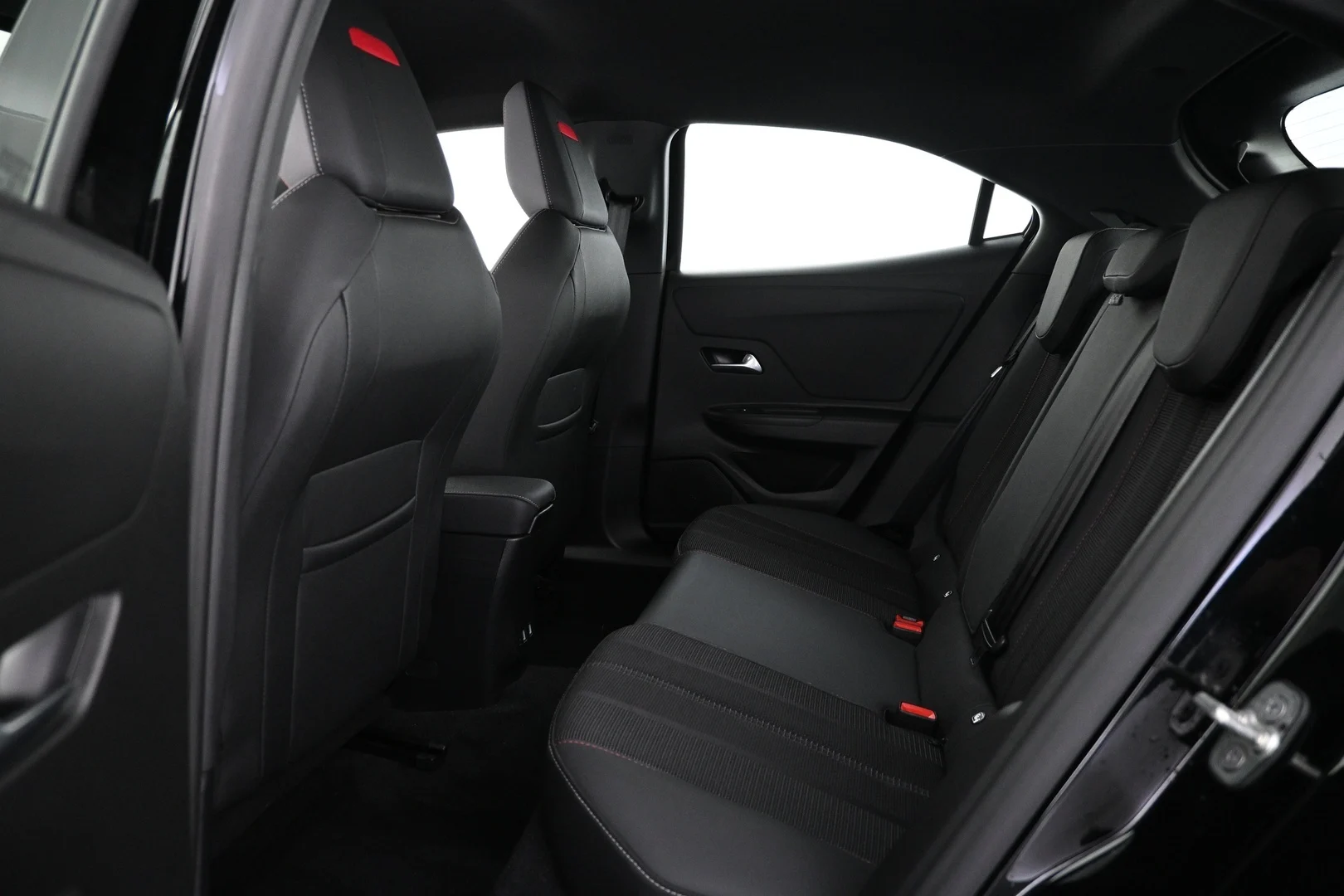 Car Image - 6ScOenLXRKCBmebWbgfvUf
