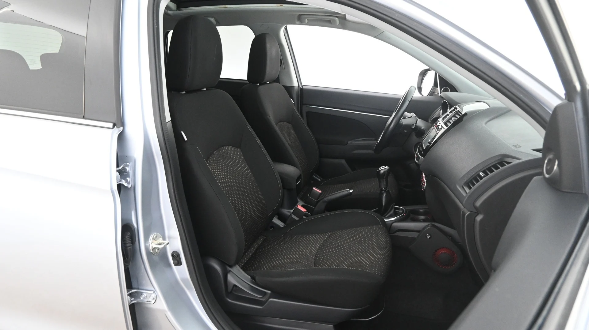 Car Image - 5YEMU0e9jd5psxnrfriFVr