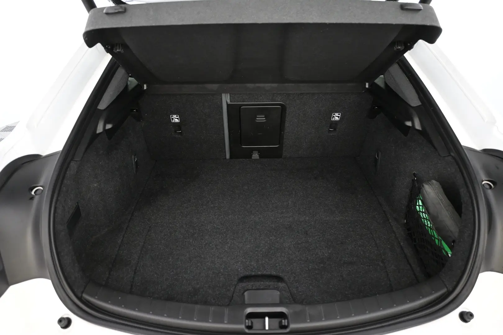 Car Image - 1HBPEfTzW0mCTPN1XEEJzj