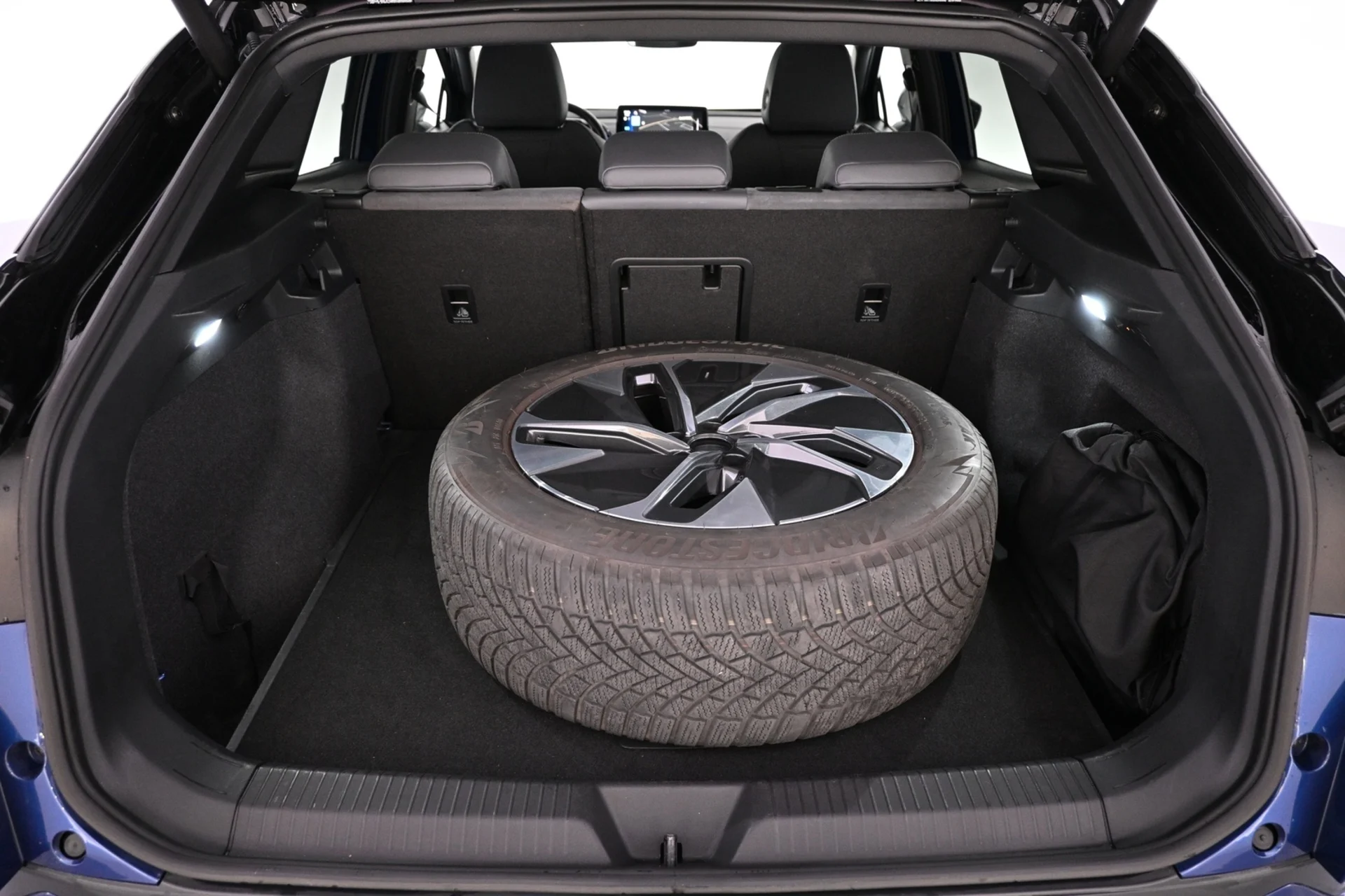 Car Image - 44DVZDUFhNUfRM1o81UsJx