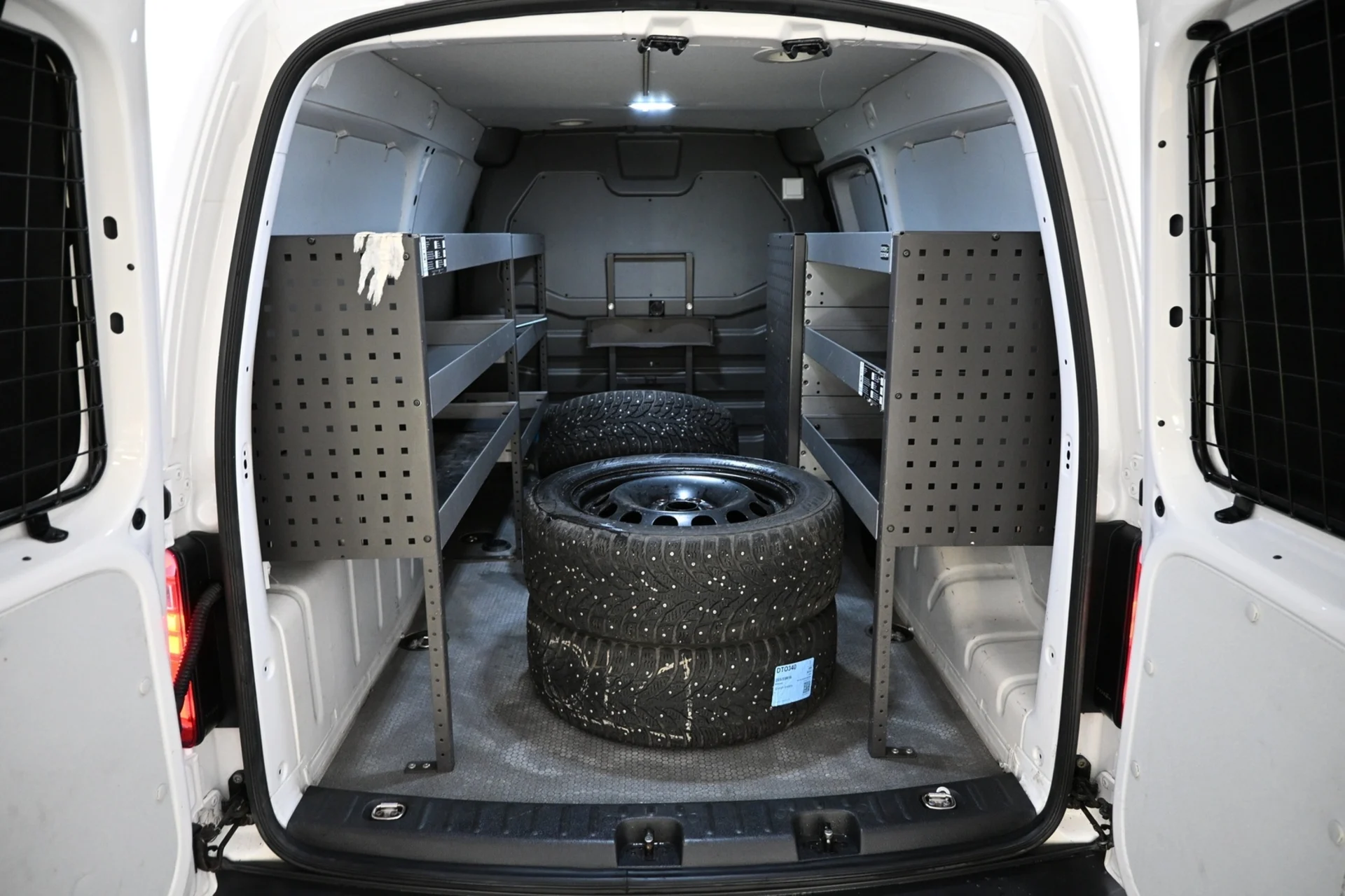 Car Image - 1LmZHb8KYxfqisIl20luKE