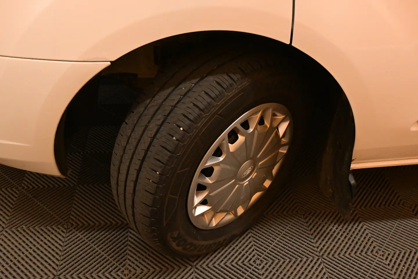Car Image - 4Eex9INXQYbOcS3fukF7sl