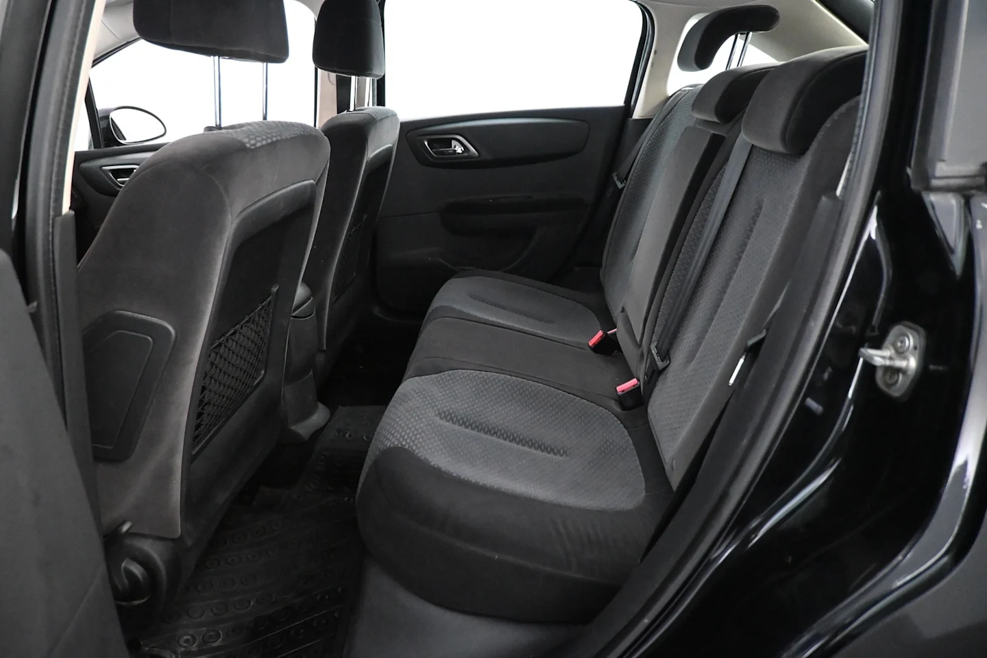 Car Image - T1Lk6lpTFl4LYX5A4MuZR