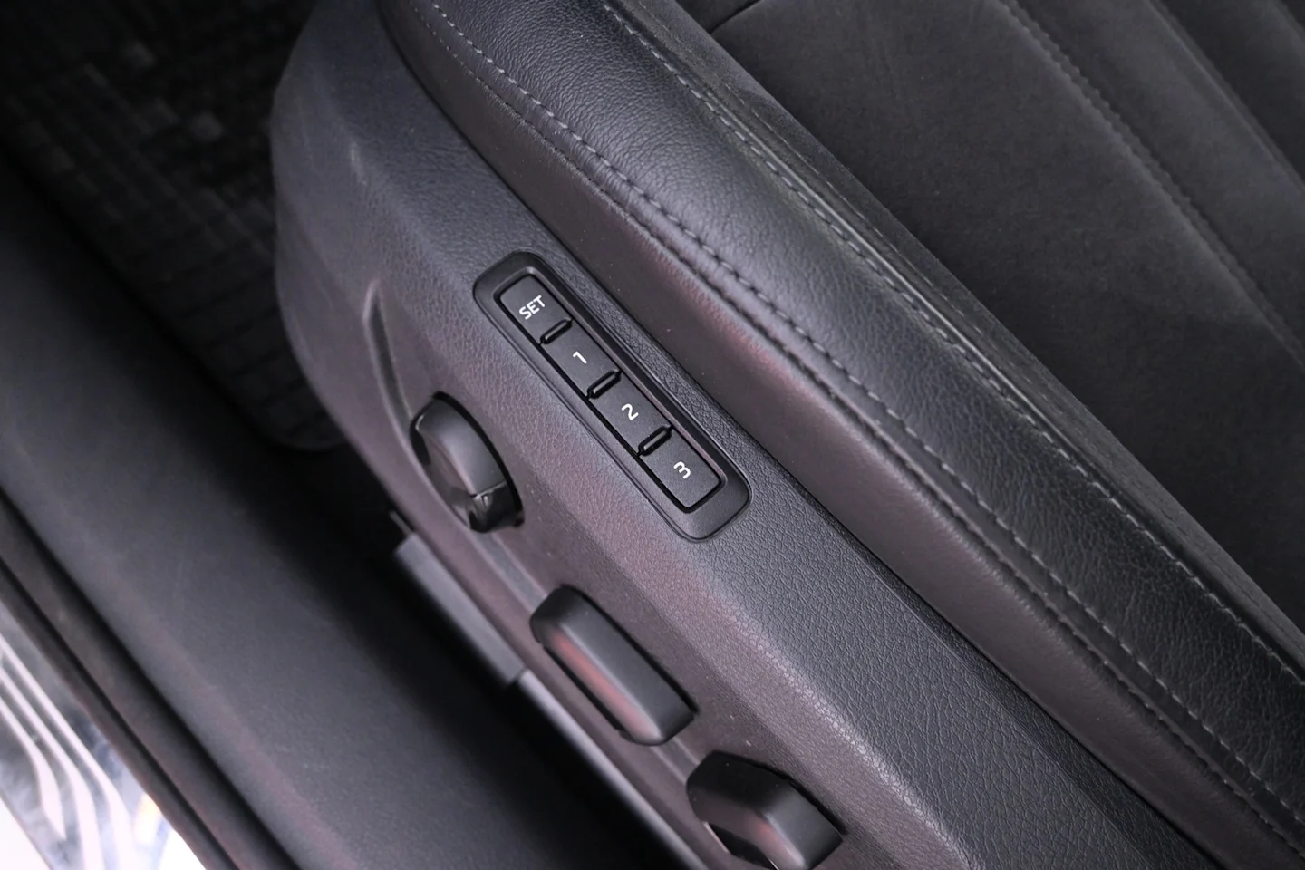 Car Image - 6ZrFRFYFGNBPKJ3rYwrZNL