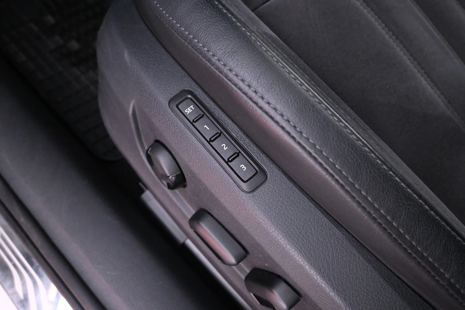 Car Image - 6ZrFRFYFGNBPKJ3rYwrZNL