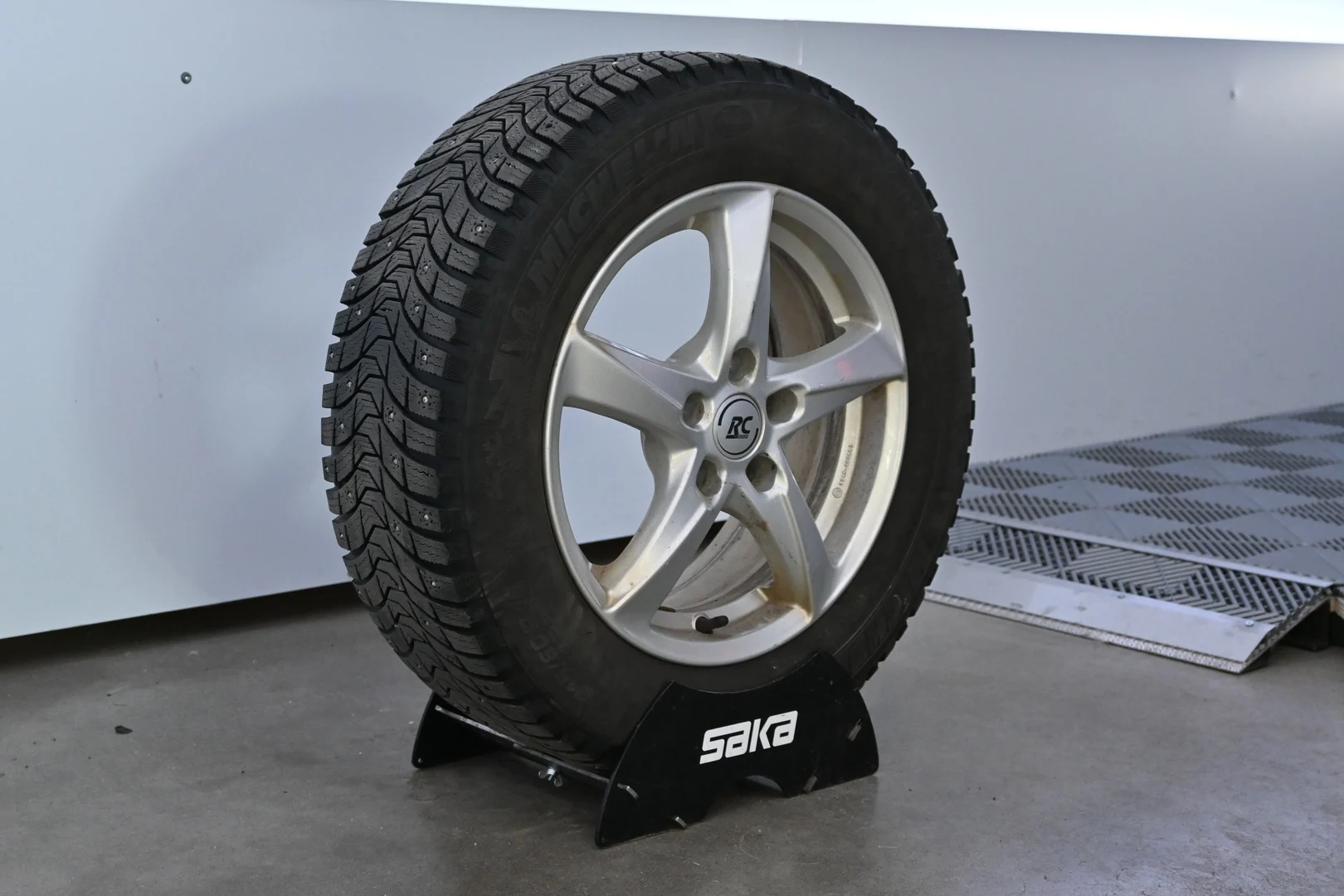 Car Image - 7orpfEMdGpuRieWXSZ9plI