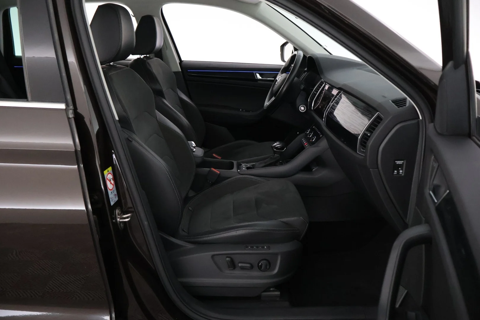 Car Image - 62urdYdRuncX3BusWFU8bM