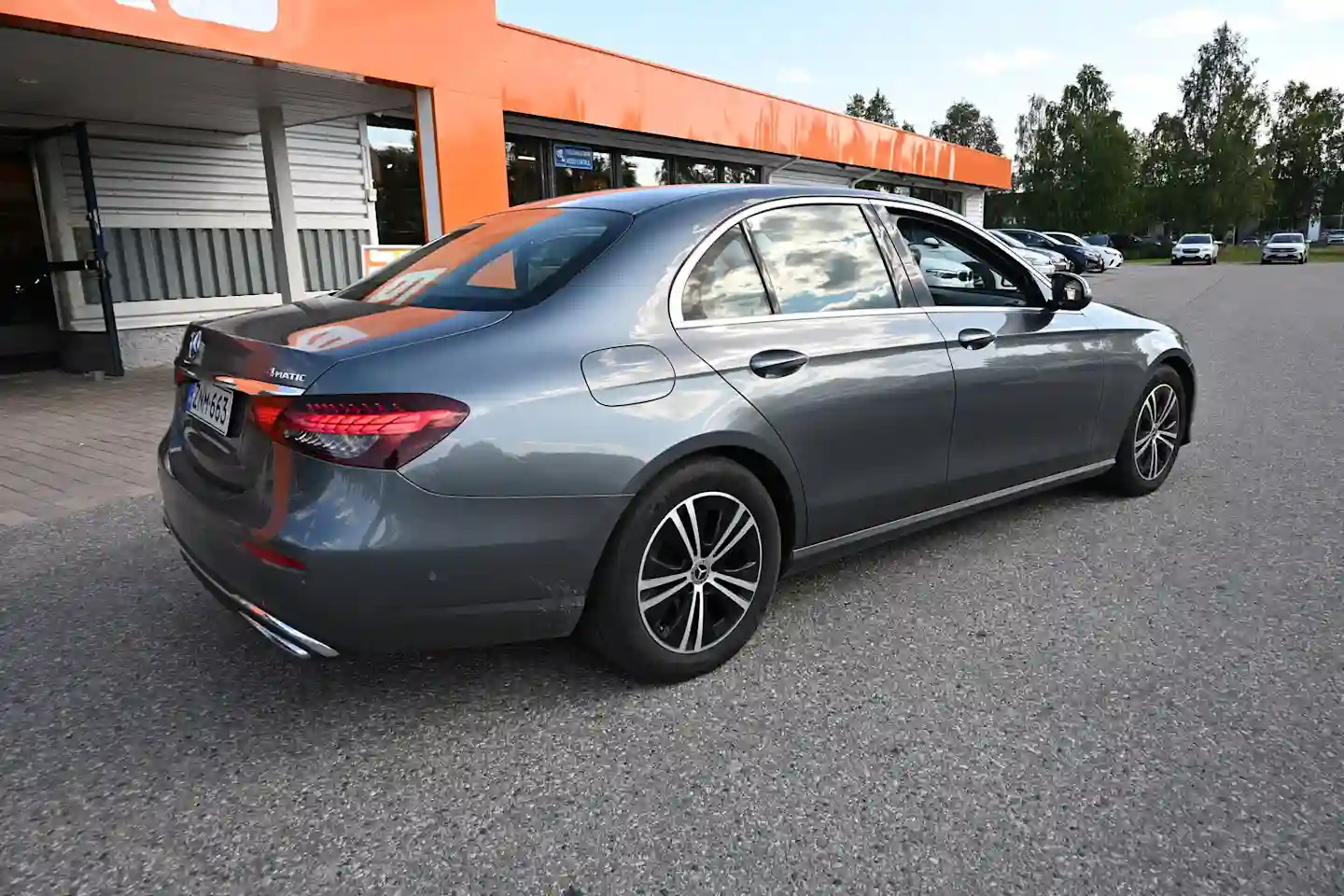 Car Image - qBbLFdbz9InBszjdJl3Ja