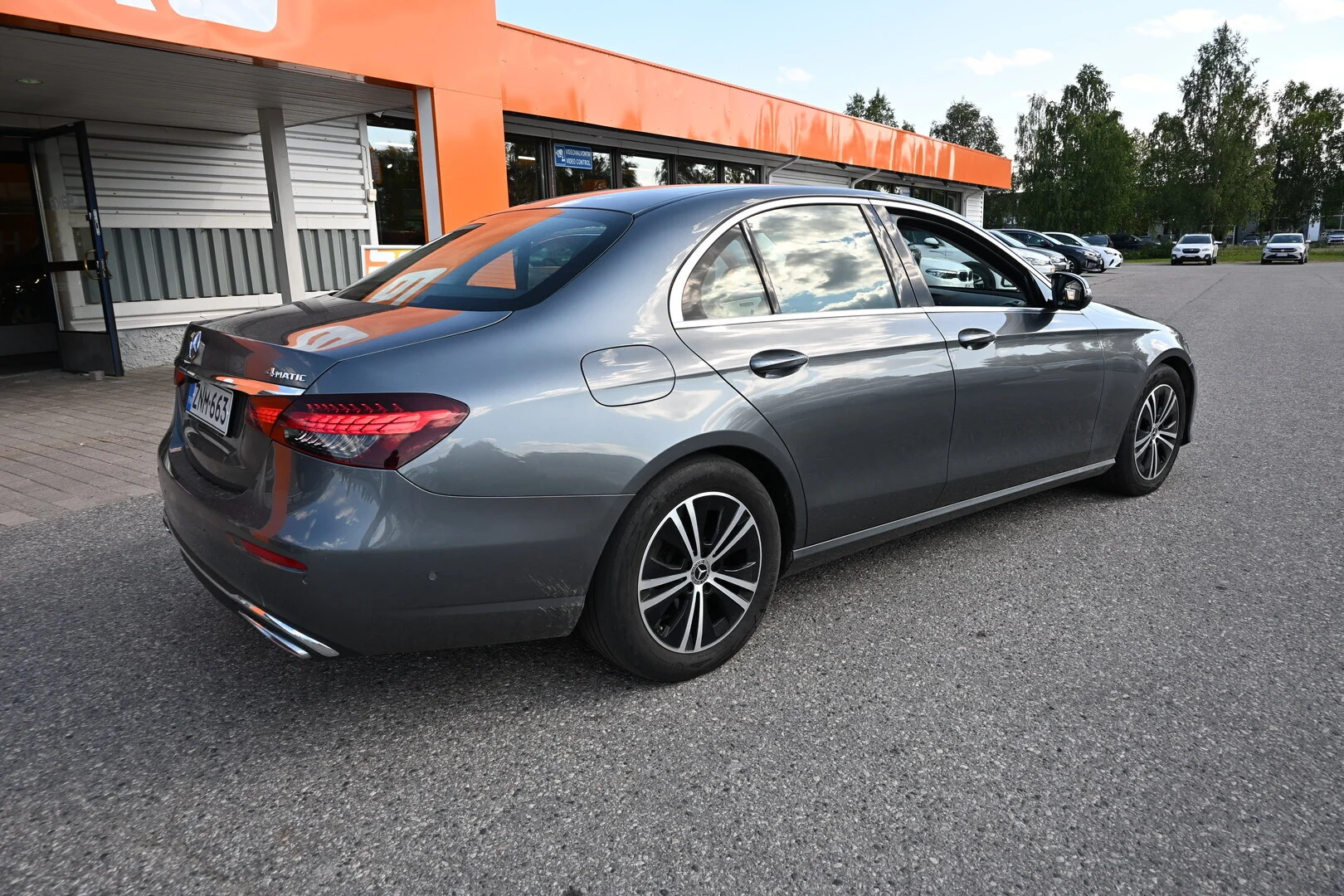 Car Image - qBbLFdbz9InBszjdJl3Ja