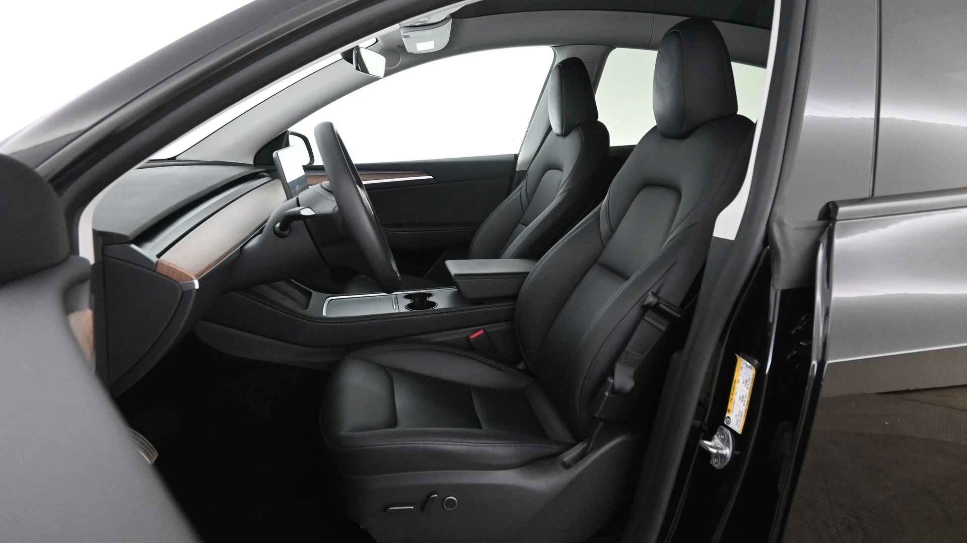 Car Image - 4VrGjU8mFP772Mx64FDI7g