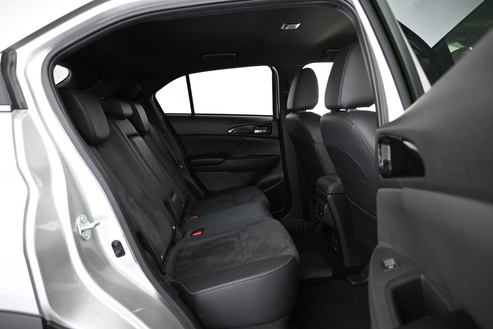 Car Image - 4McBGNQwAZYGLm4T3CAGbo