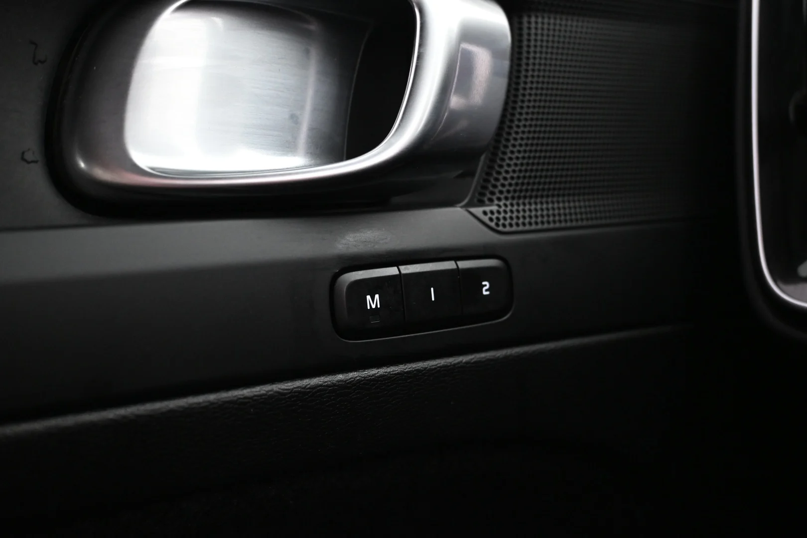 Car Image - 4YNX7hTvgn4b7O14J9jQTk