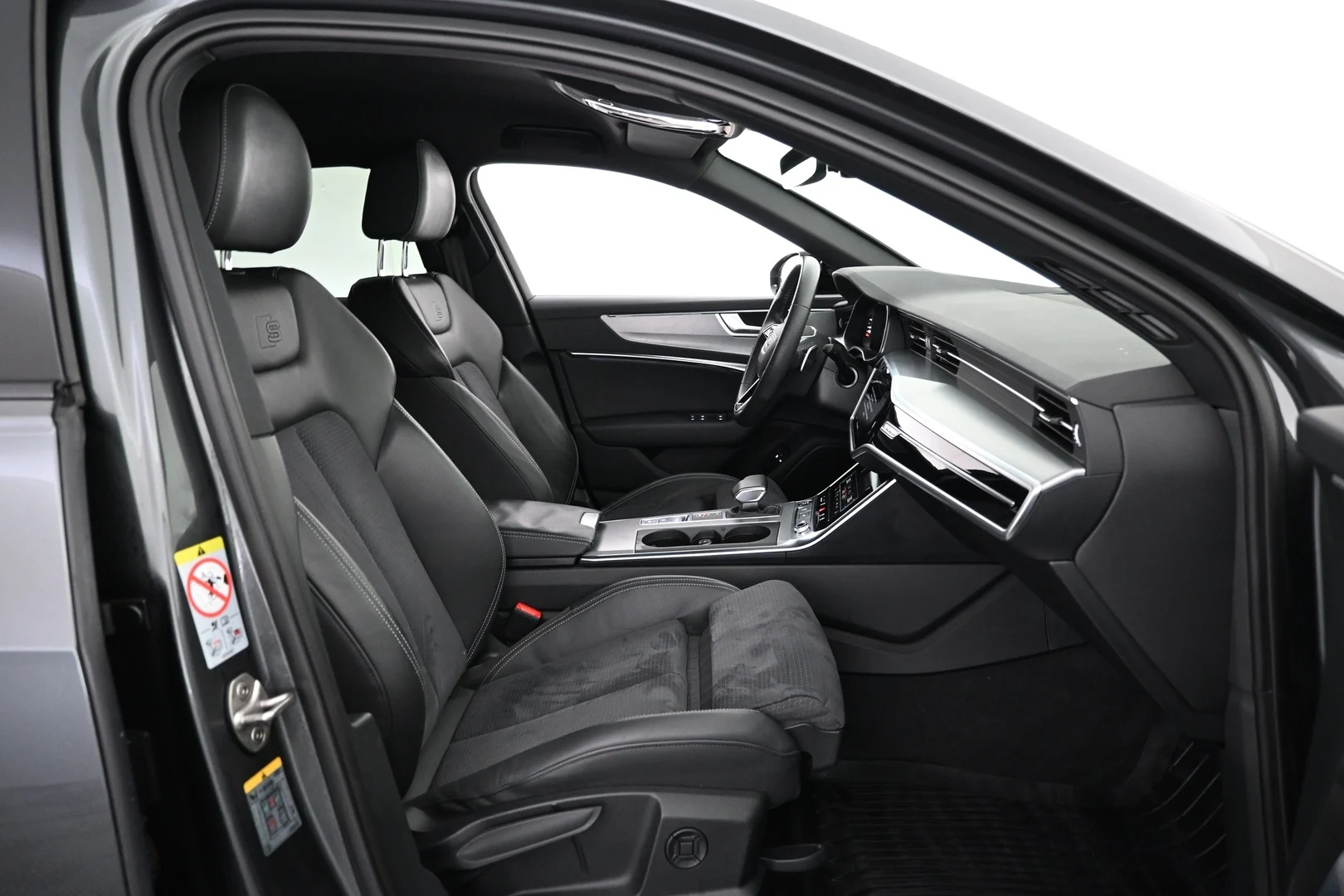 Car Image - 55eynRsJTzkmYz0XsKfLBz