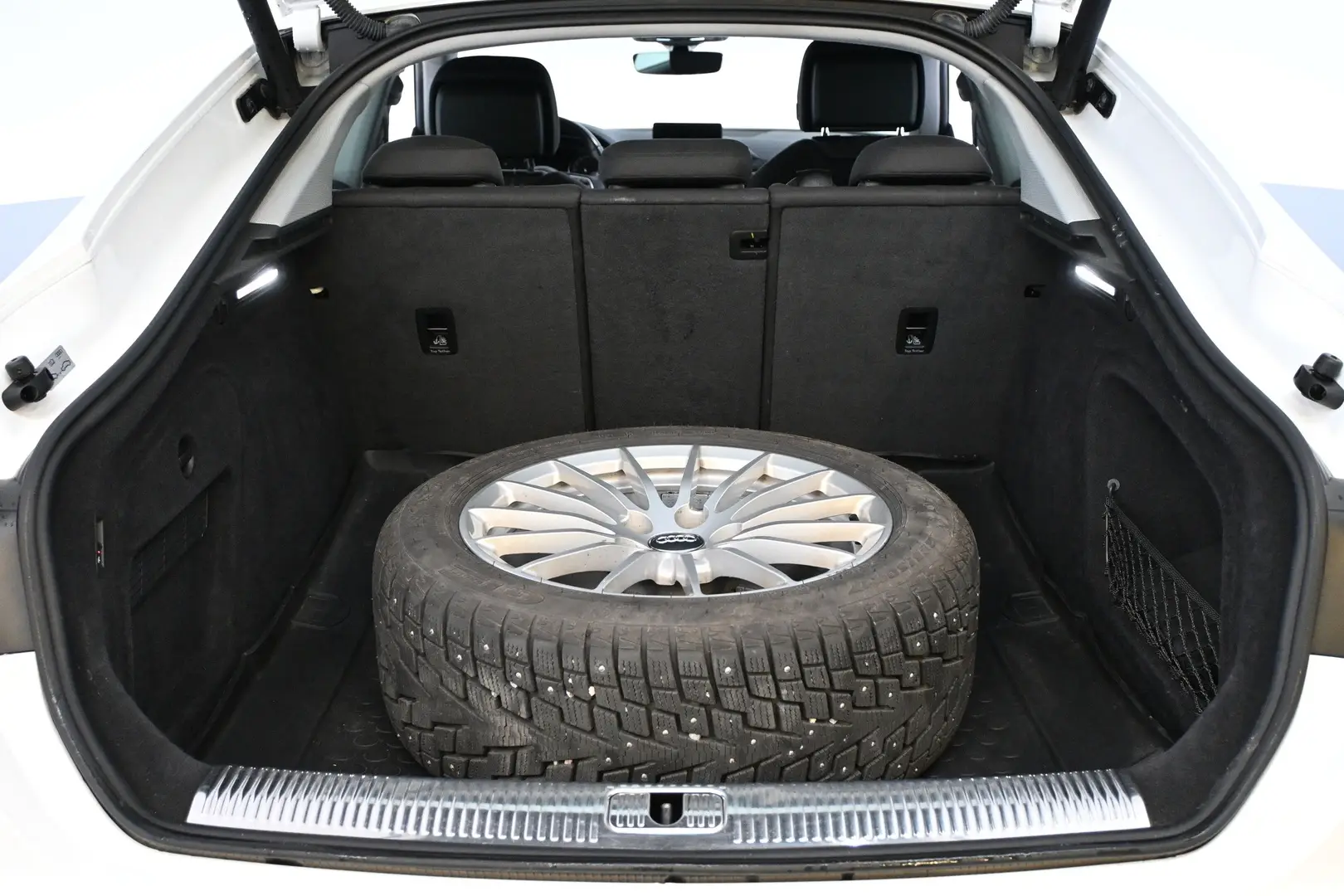 Car Image - 63aQjL39zCc7r7GE8A6l1b