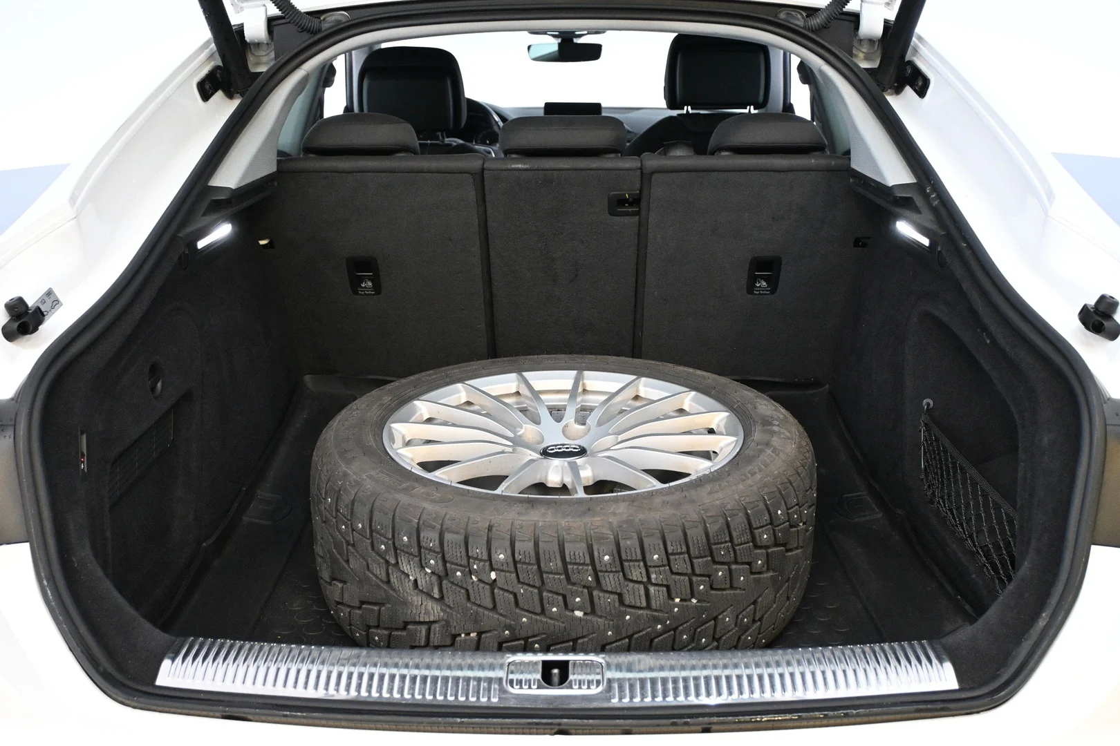 Car Image - 63aQjL39zCc7r7GE8A6l1b