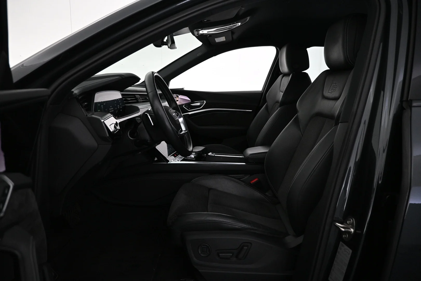 Car Image - 1DVlsTHozufysu1vHwMZIL