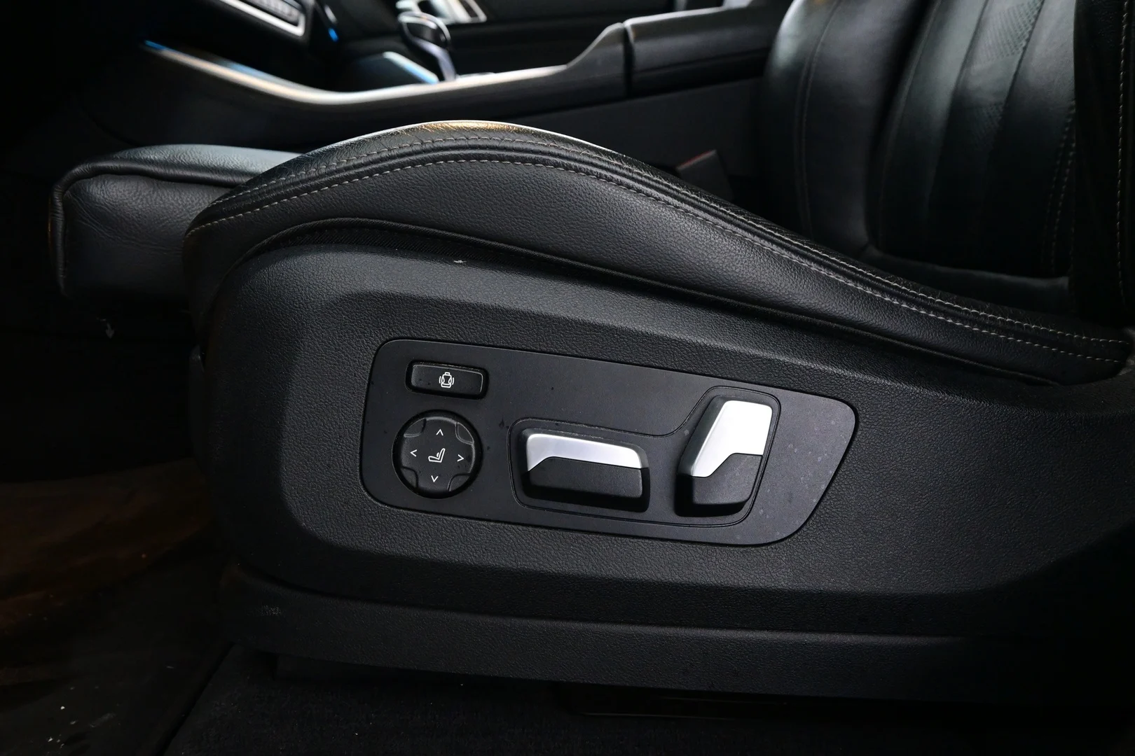 Car Image - 4SwrSPkNyzEo09x3c19kKl