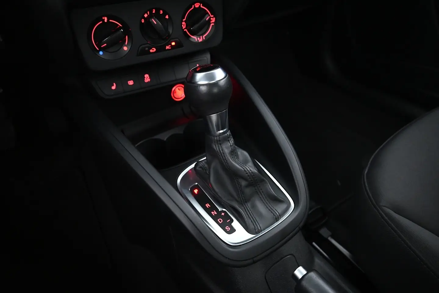 Car Image - 5rCnxZ57LzLztgYdjrxjU6