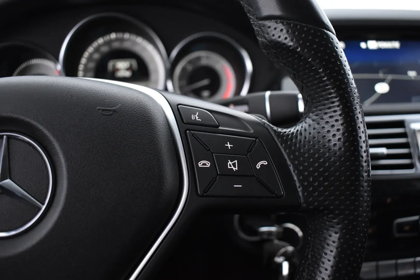 Car Image - VurVjVvmMNL2wUOImGjru