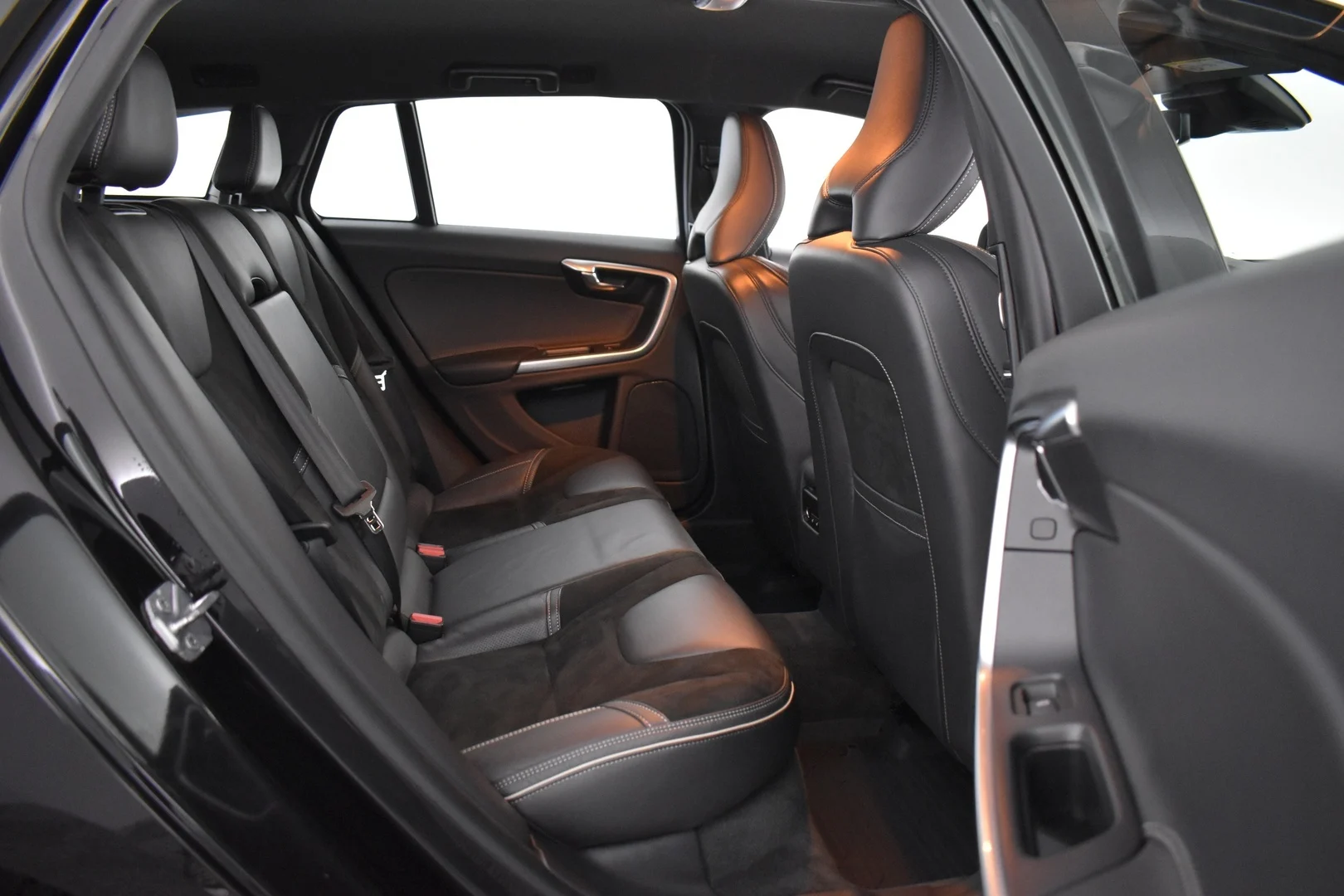 Car Image - 2LoLMakDpCucJZ8SV8nhn4