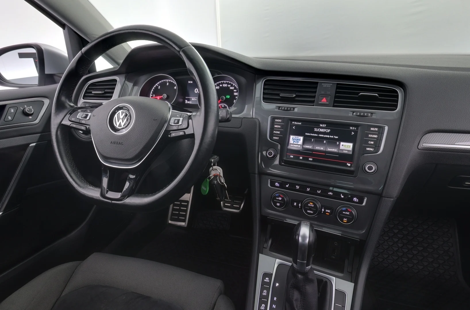 Car Image - 2M7NL4gGvL4wyfDjOTTXE1