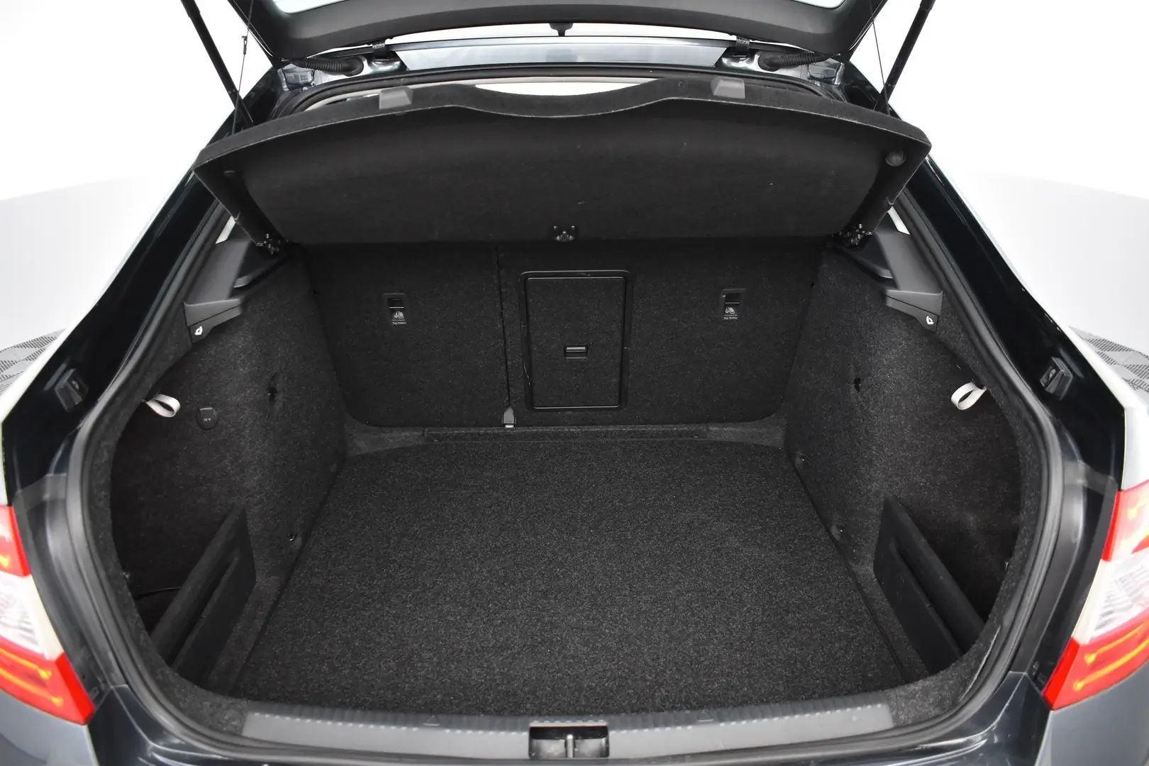 Car Image - 4oWb9oRAY5osejVxI5SCGV