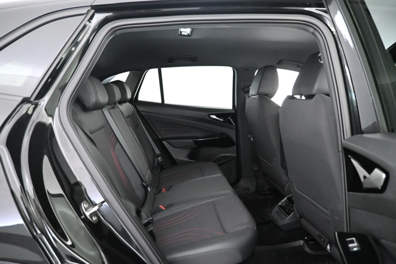 Car Image - 4QOsTnsnBYpFaVUhirqaKn