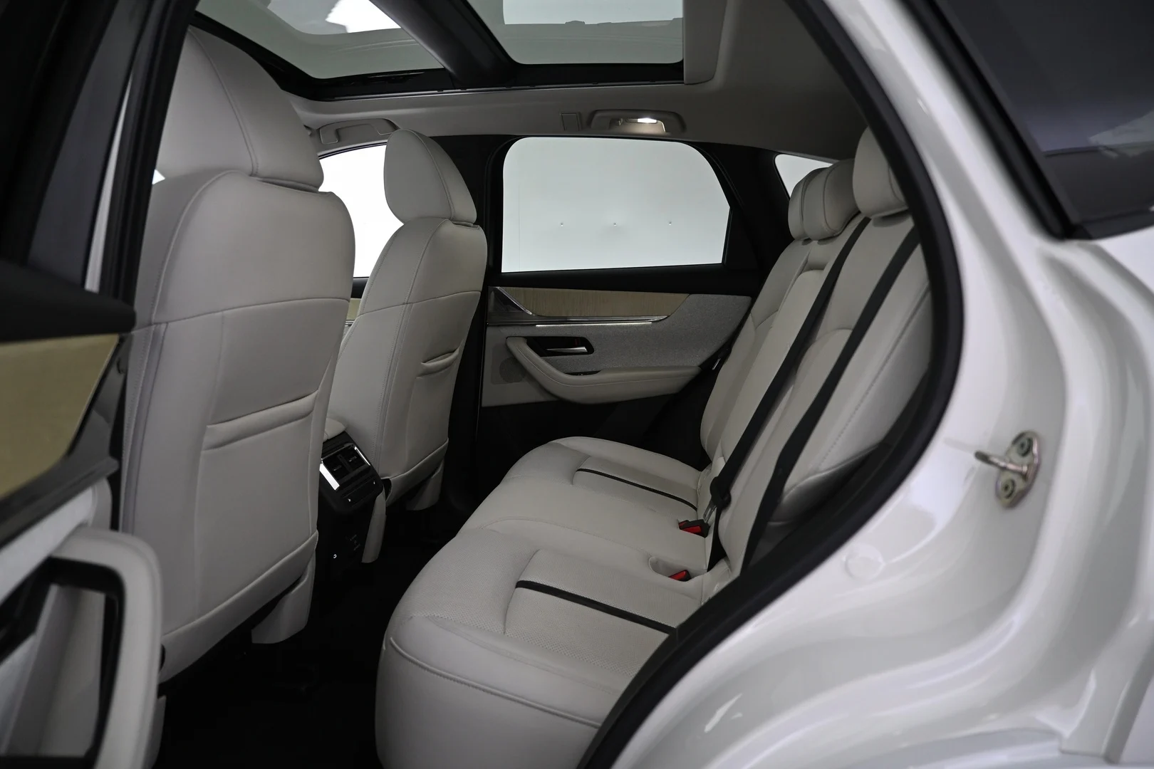 Car Image - 2qs86deFWl0ogWfD00aW7D