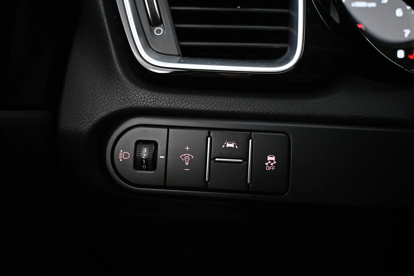 Car Image - 6rTHgyS8MeKje8M1tu2SL4
