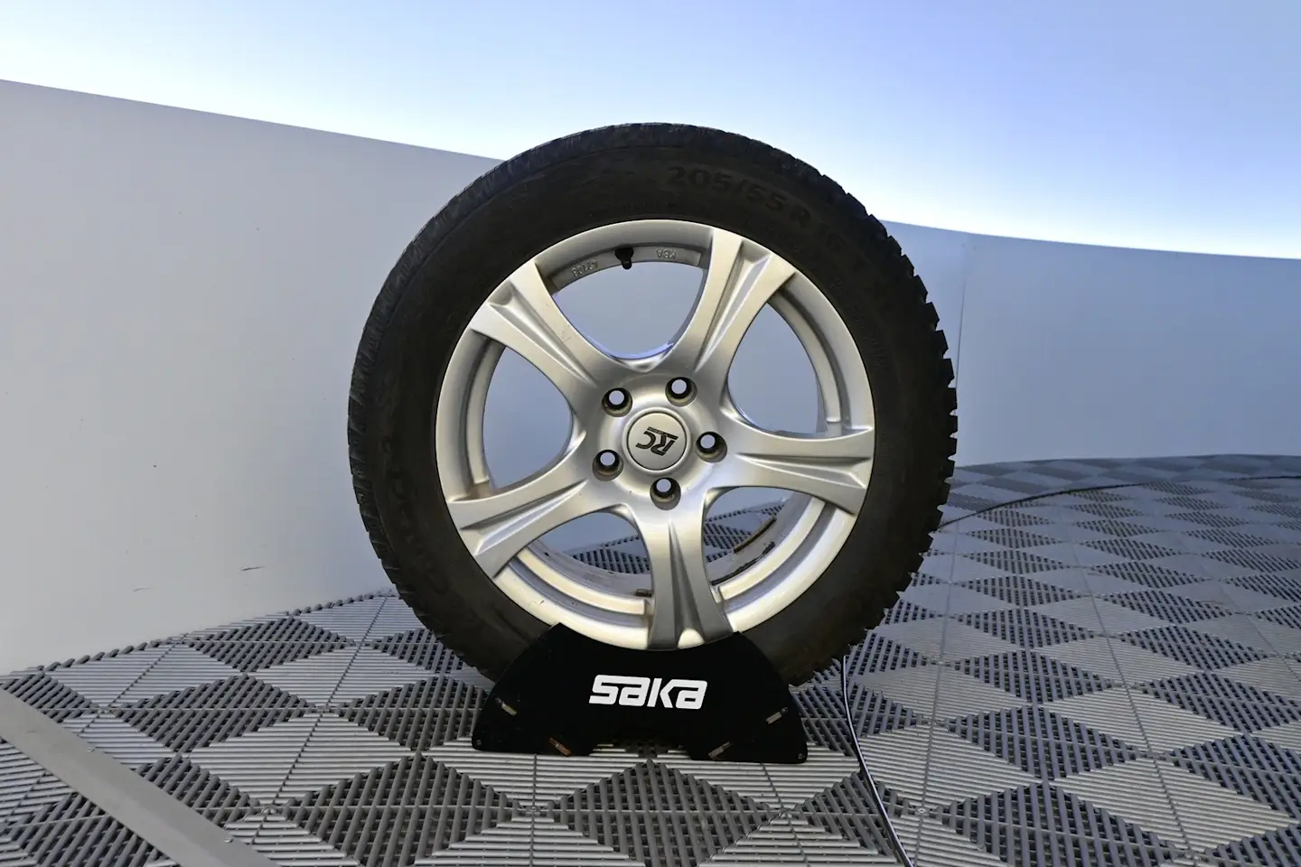 Car Image - VQ3z0uBnpzvLSPAok9RPf