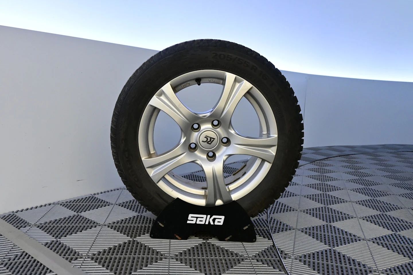 Car Image - VQ3z0uBnpzvLSPAok9RPf
