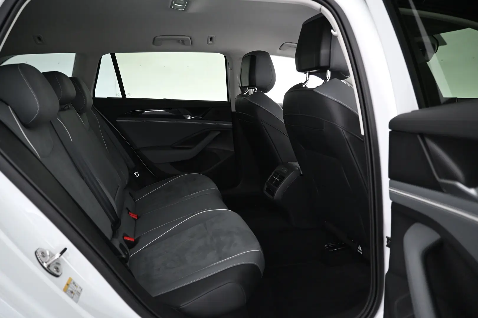 Car Image - 3slfATf0rNdZgaj7HNn875