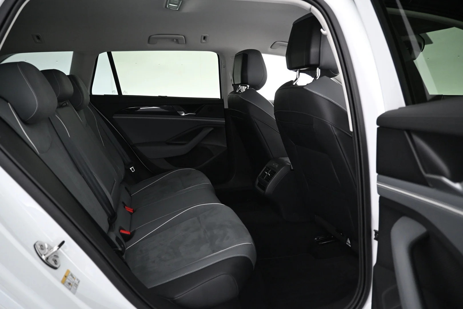 Car Image - 3slfATf0rNdZgaj7HNn875
