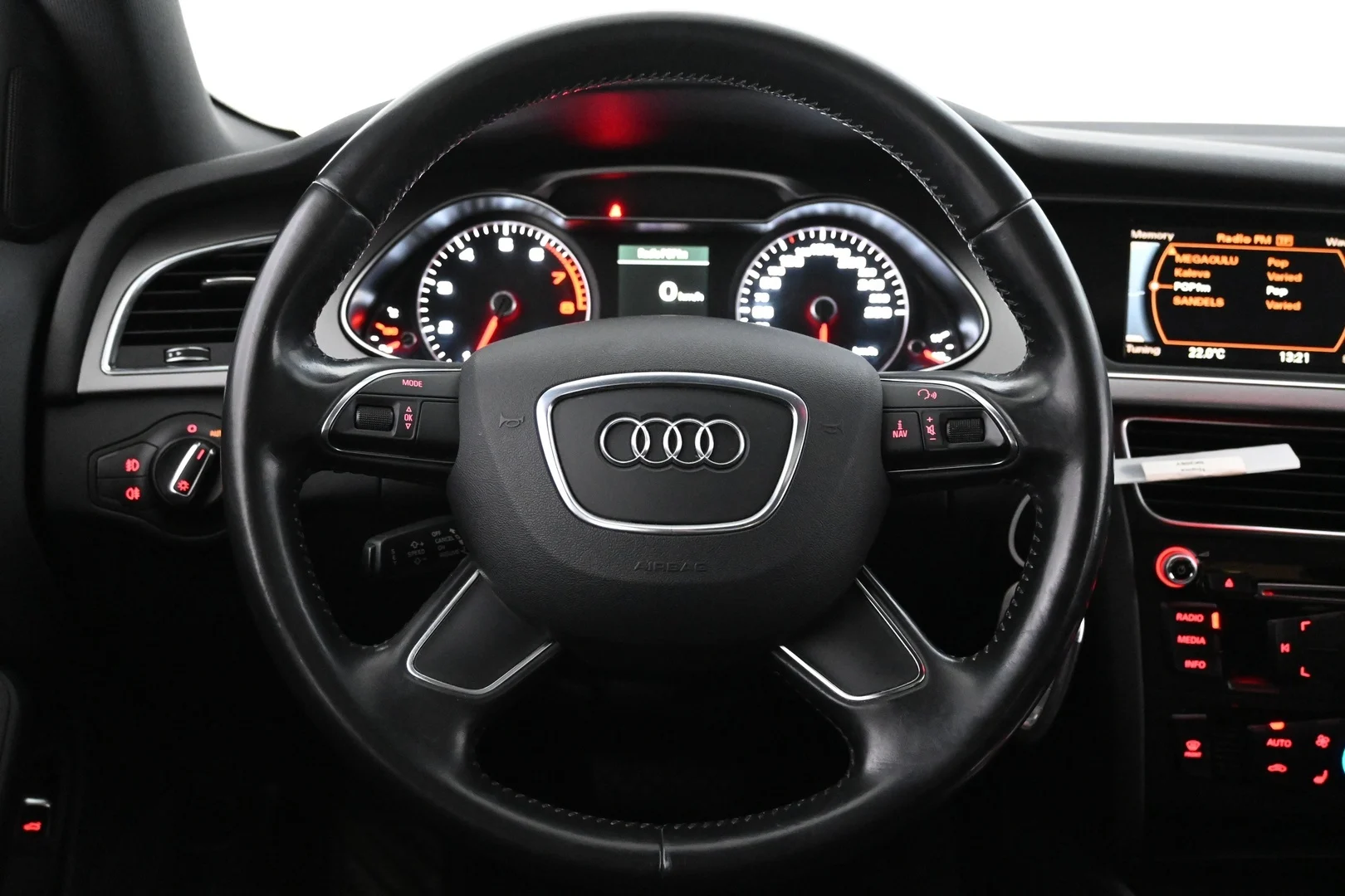 Car Image - 3uvGuHgEpUpCDpsyxl1HvT