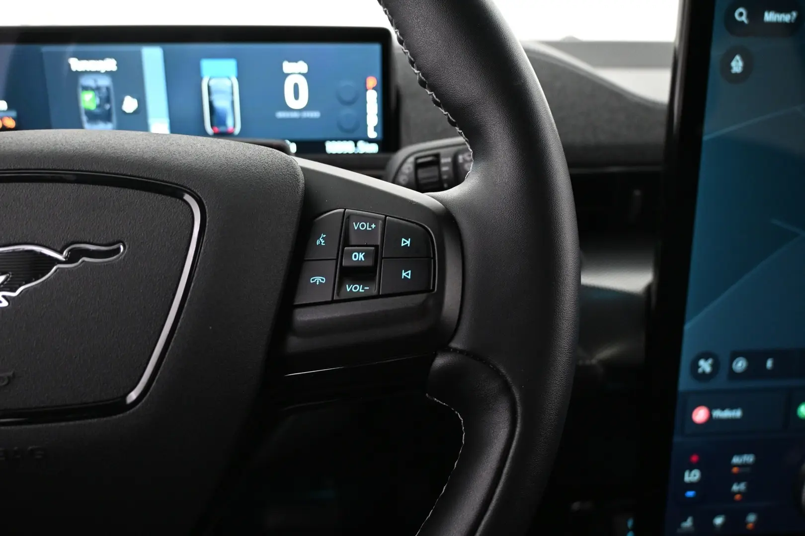 Car Image - 6ODEnjzBnzn9LsdZx6IU61