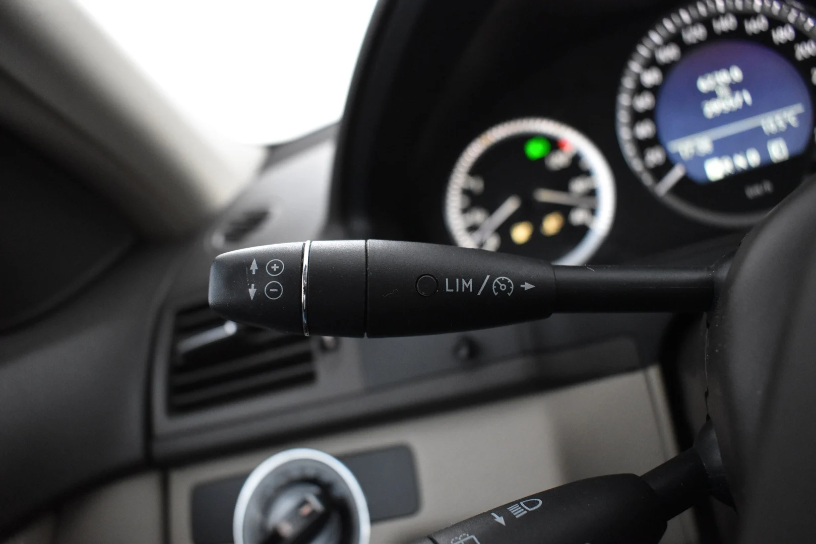 Car Image - 6jVhXgRvIaKZU8L93lkJ1M