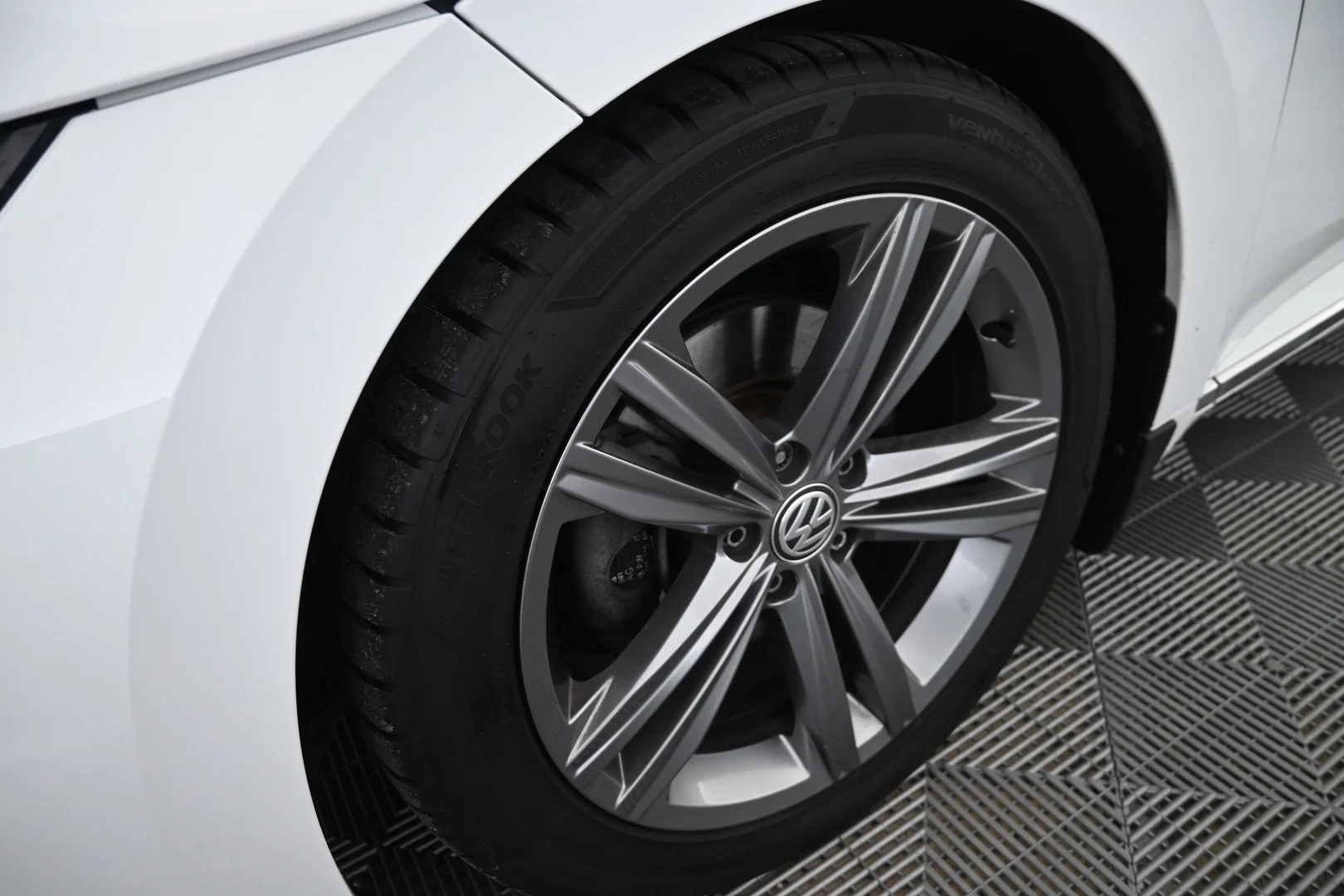 Car Image - 2O4giZZMXZFuMQ8SYxlI6s