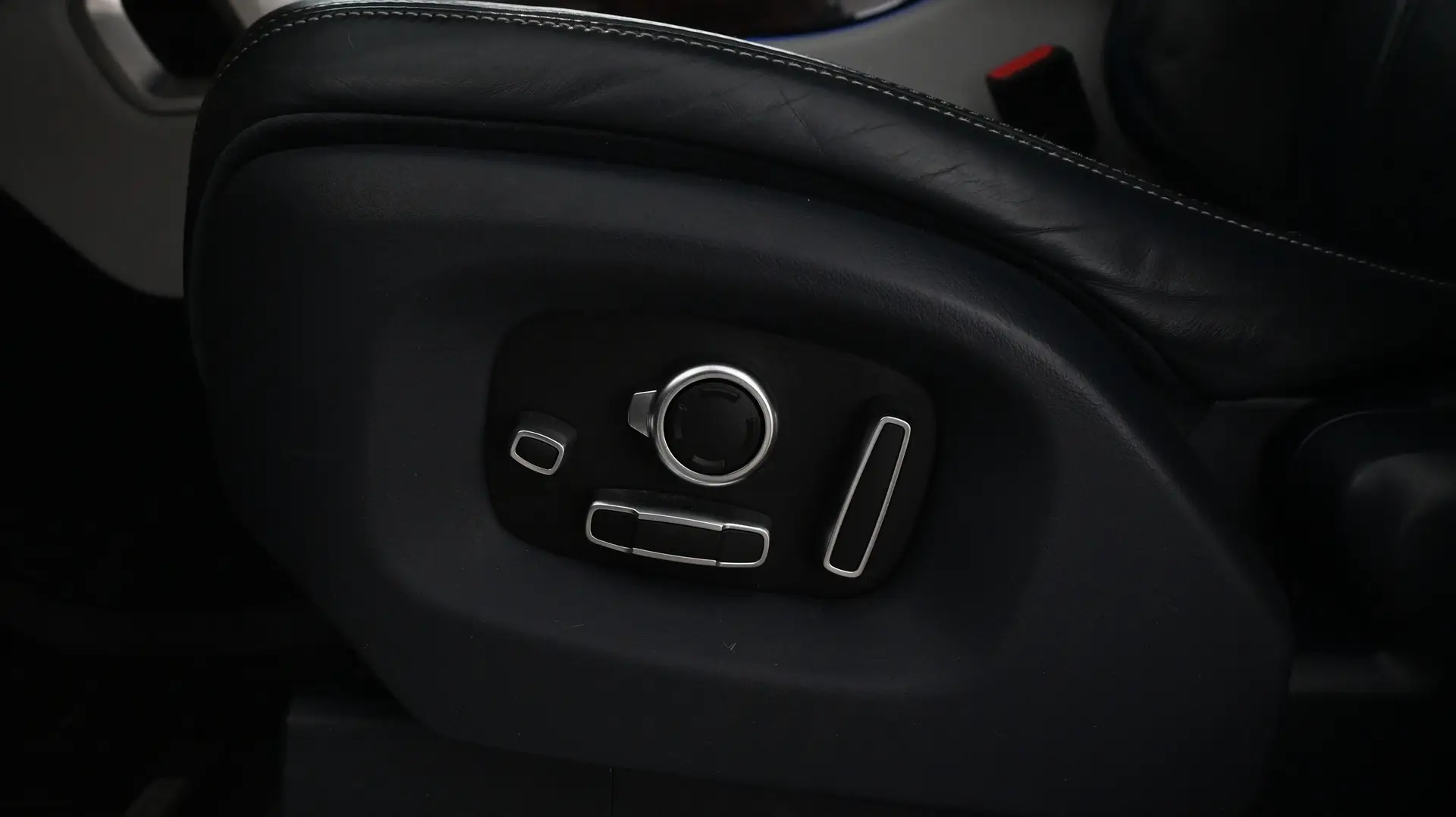 Car Image - 1WG56KSwSB8yQc2U02Q44h