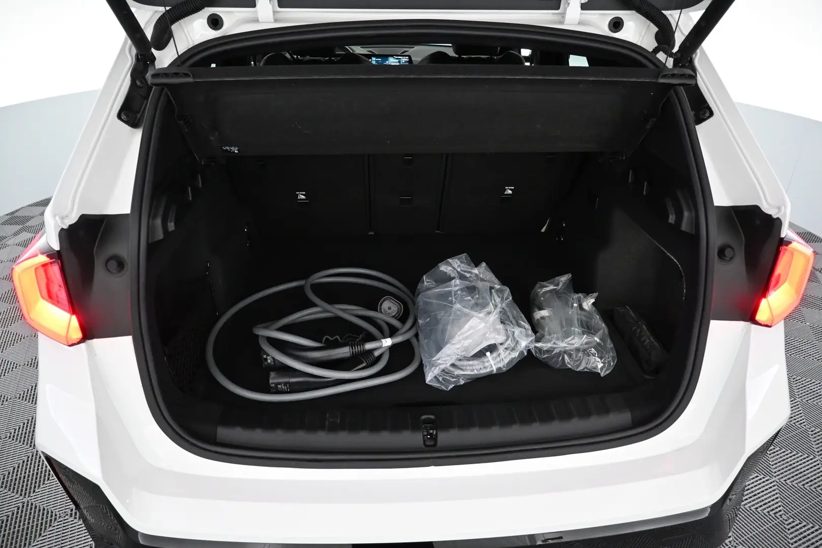 Car Image - 5i5W1rEbPS55uEQ5akmbad