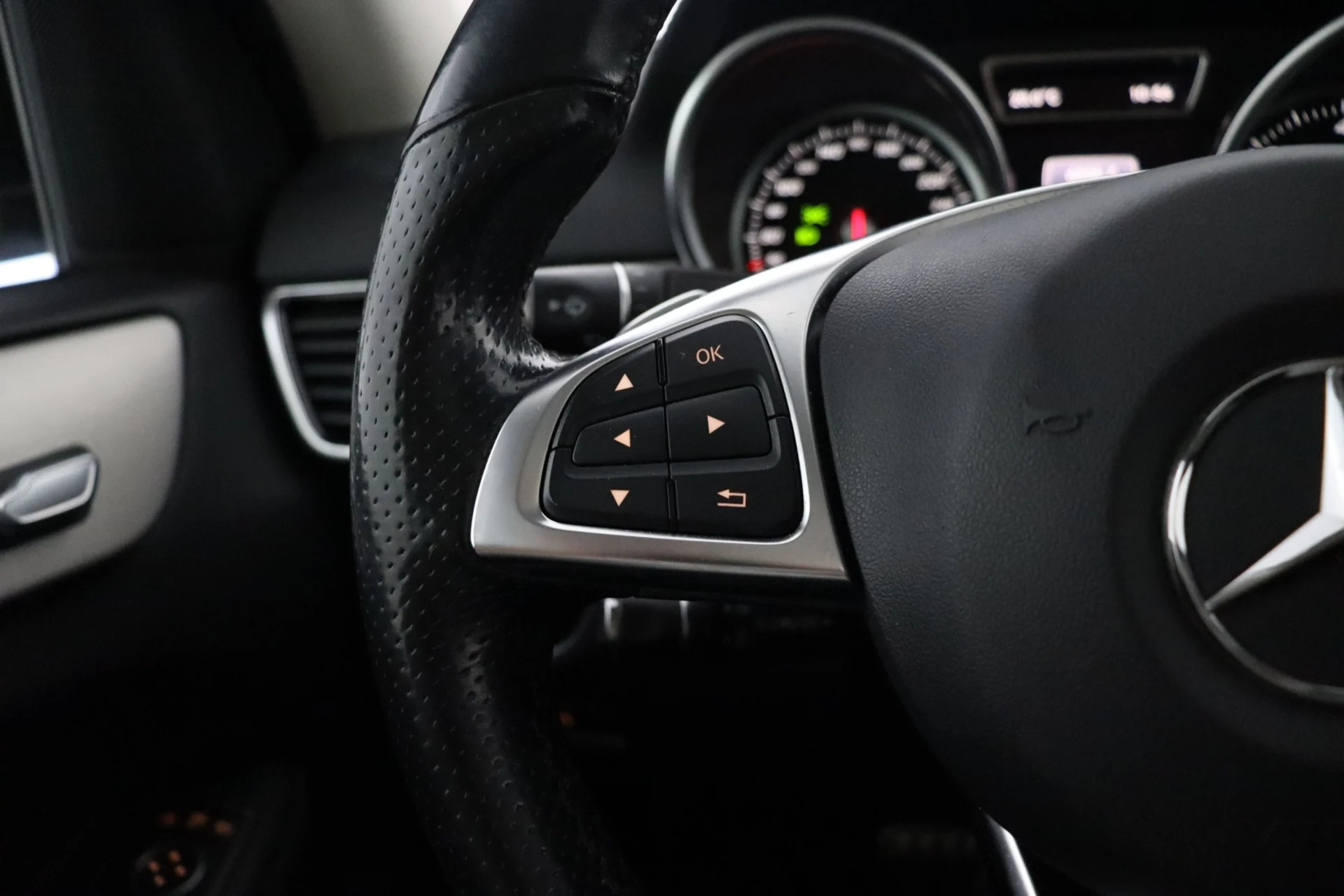 Car Image - 7J7RxJ7OjLLZJ6UFauJK1y